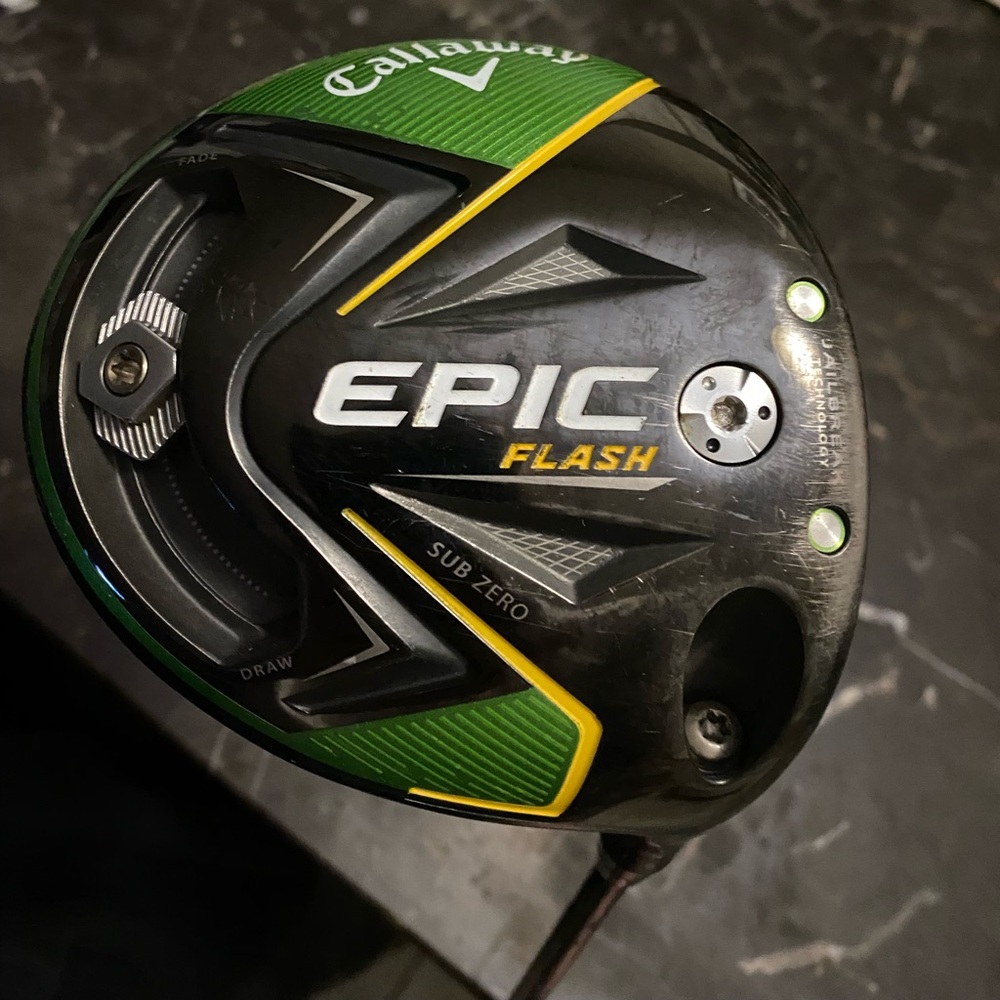 I am selling a Callaway epic 709° driver new grip and it comes with a head cover